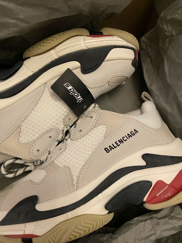 Balenciaga Triple S Gr. 41 Neu fallen größer aus wie eine 42 in Köln