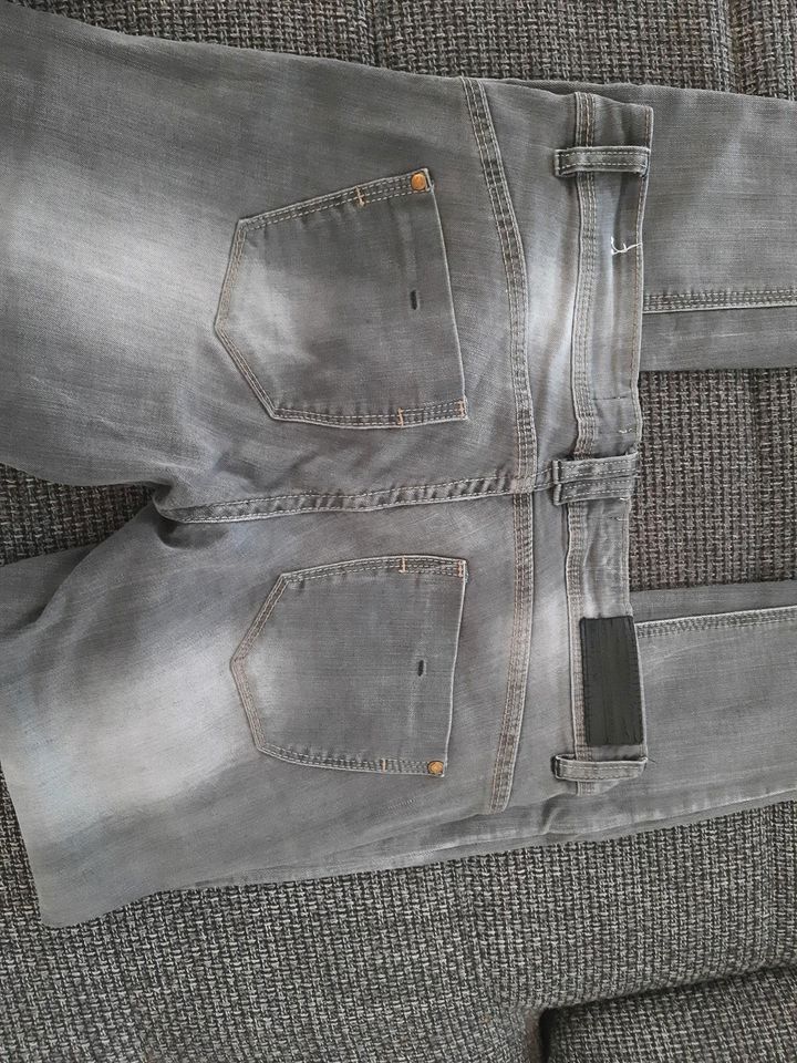 Graue Rock Angel Jeans in S in Arnsberg