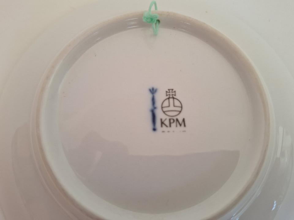KPM Berlin Urbino Teller / Wandteller Platinrand Edition 1. Wahl in Bonn