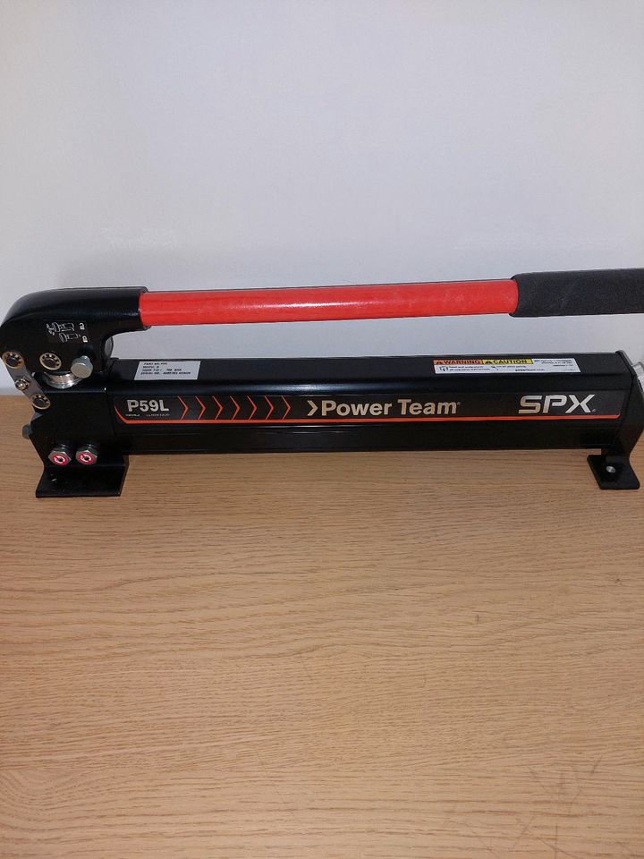 SPX POWER TEAM P59L HANDPUMPE HYDRAULIKPUMPE 700BAR NEU in Leverkusen