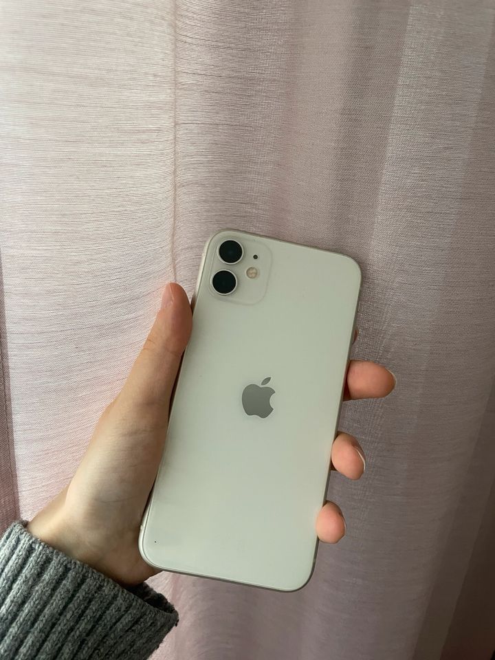 iPhone 11 weiß 64 GB in Lübeck