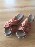 Sandalen Pantoletten S. Oliver Neu Größe 41 soft Foam Terrakotta Baden-Württemberg - Langenbrettach Vorschau