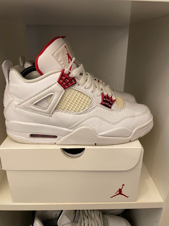 Jordan 4 Red Metallic in Neupotz