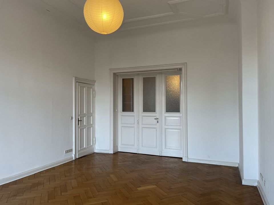 Neuer Preis (6820 €/qm)! Provisionsfrei von privat: 2,5 Zimmer-Altbaujuwel bezugsfrei in bester Lage in Berlin