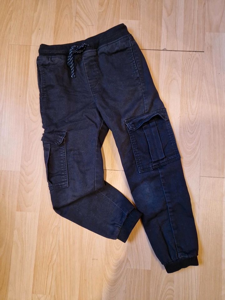 Cargohose Jungs h&m gr.116(122) schwarz in Salz (Westerwald)