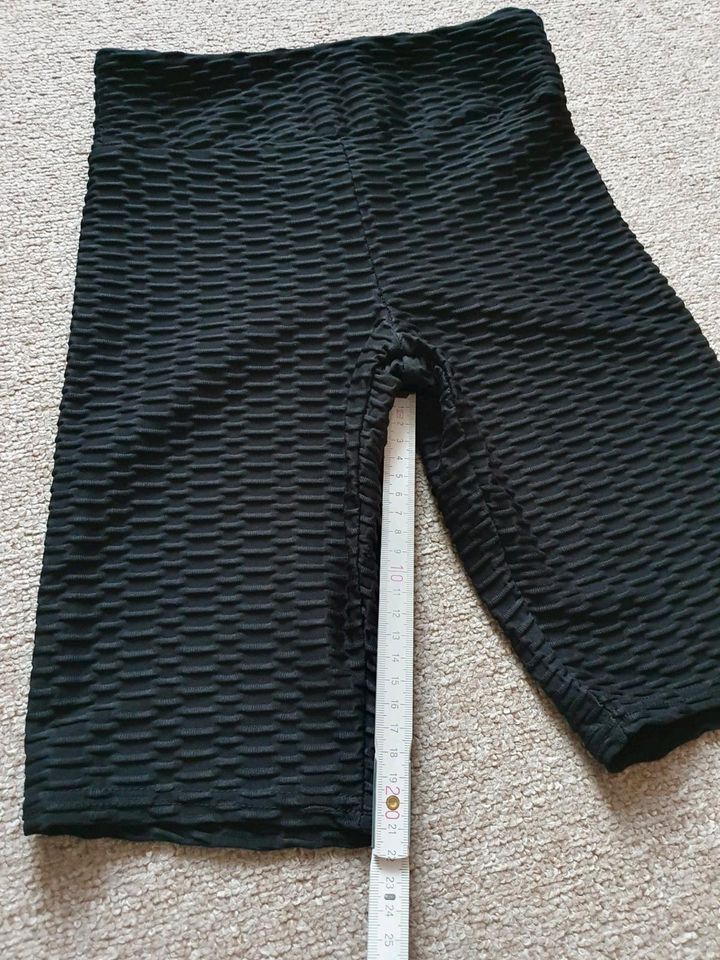 Radlerhose/ kurze Sporthose mit tollem Muster, Gr. 34 in Dresden