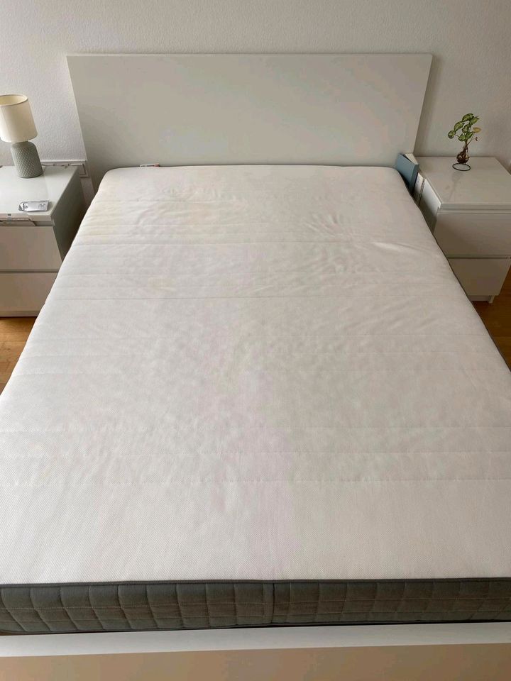 Ikea Malm Bett 140x200 cm Weiss mit Lattenrost ohne Matratze in Düsseldorf