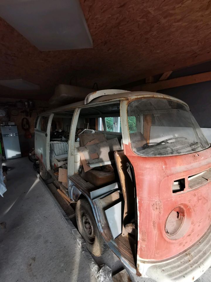 VW T2 Bus von 1979 in Brokdorf