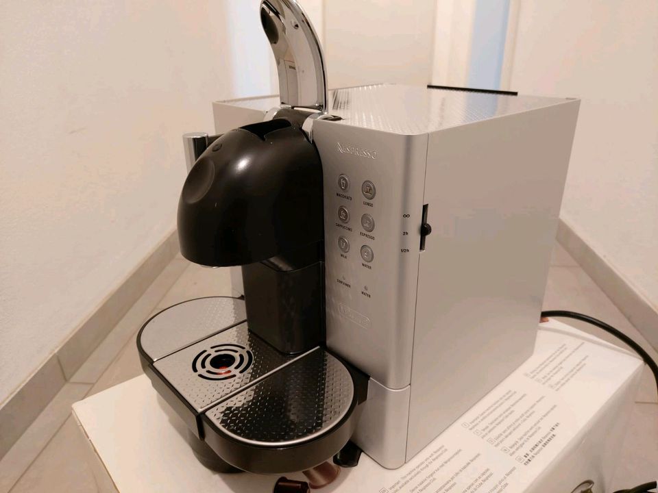 De Longhi  Nespresso Kaffeemaschine in Gehrden