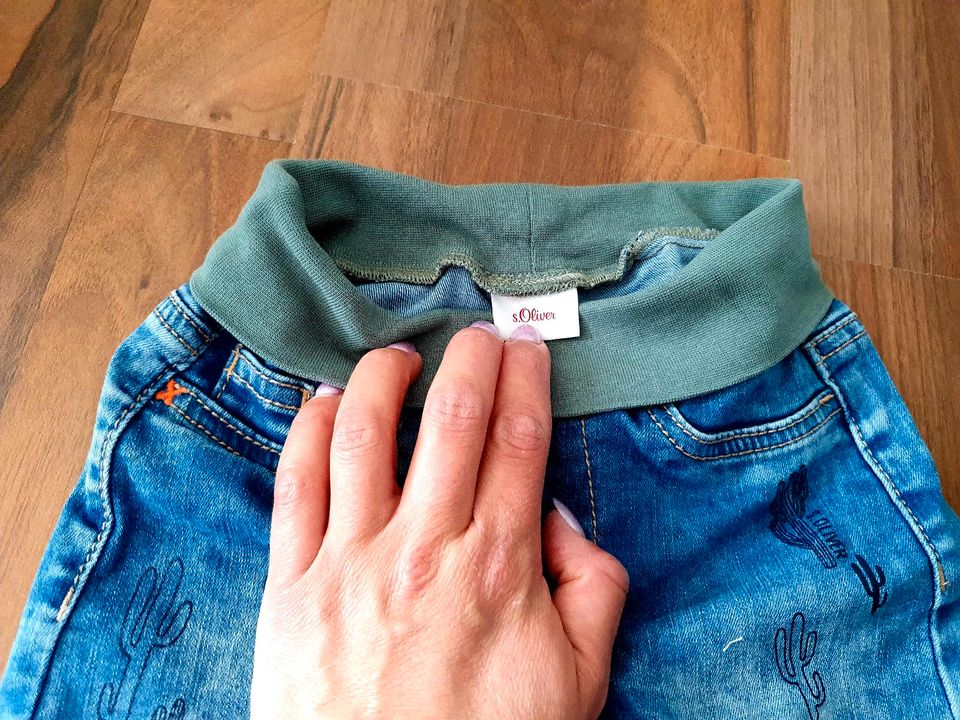 s.Oliver Jeansshorts mit 2 T-Shirts Gr. 80 in Helsa