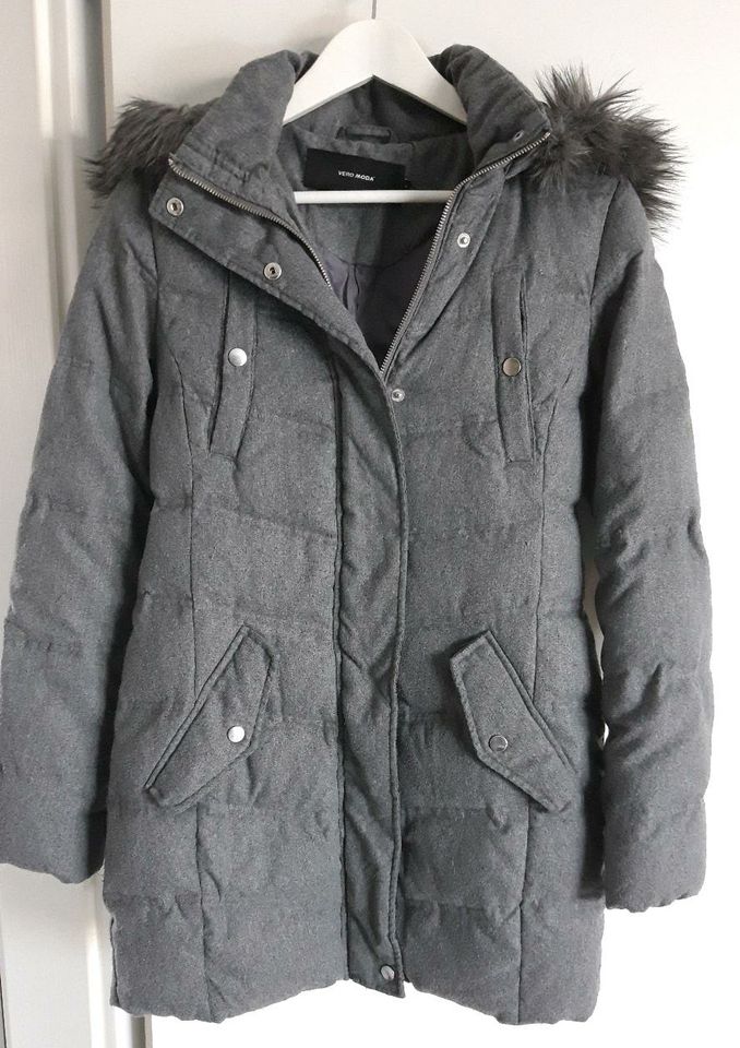 Vero Moda Daunenjacke Parka Wintermantel Gr. S in Berlin