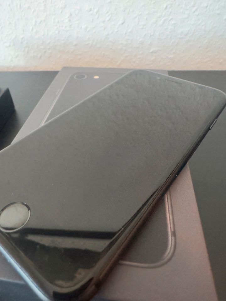 IPhone 8 Space Grey 256 GB Super Zustand Akku defekt Austauschkit in Köln