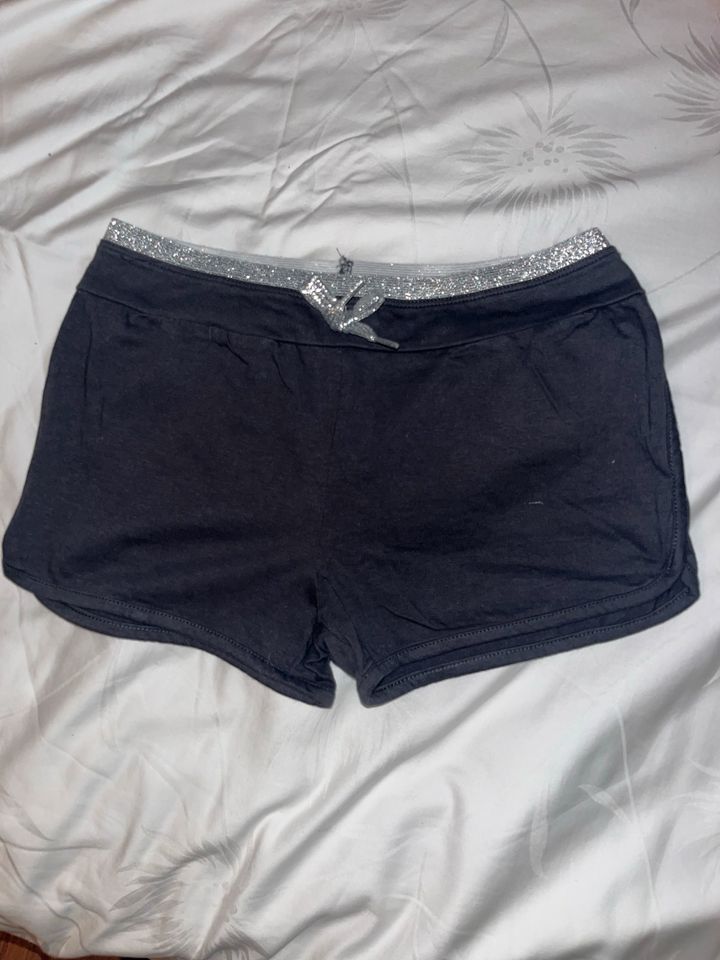 Mädchen Short mit Glitzer in Vaterstetten