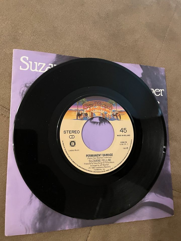 Suzanne Fellini - Something‘s over, Vinyl 7“ in Scheßlitz