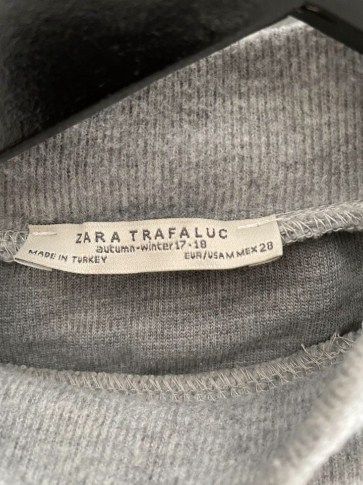 Dickes Basic Shirt Top mit Turtleneck Zara M 38 Grau in Niederkassel