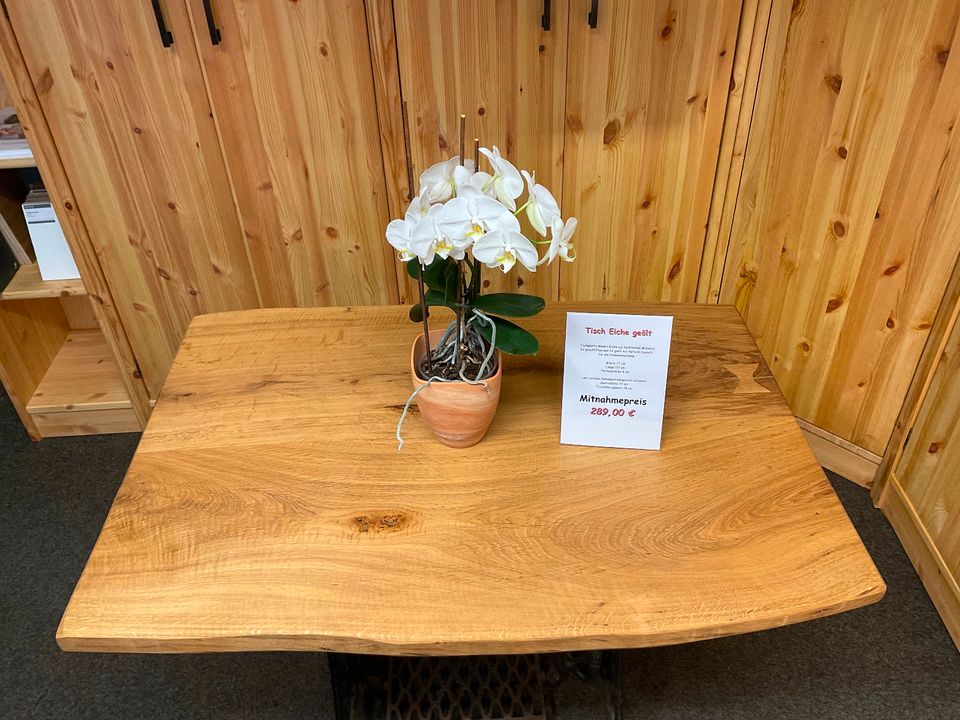 Esstisch, aus Holz Eiche mit Baum Kante Tischplatte Schreibtisch in Angermünde