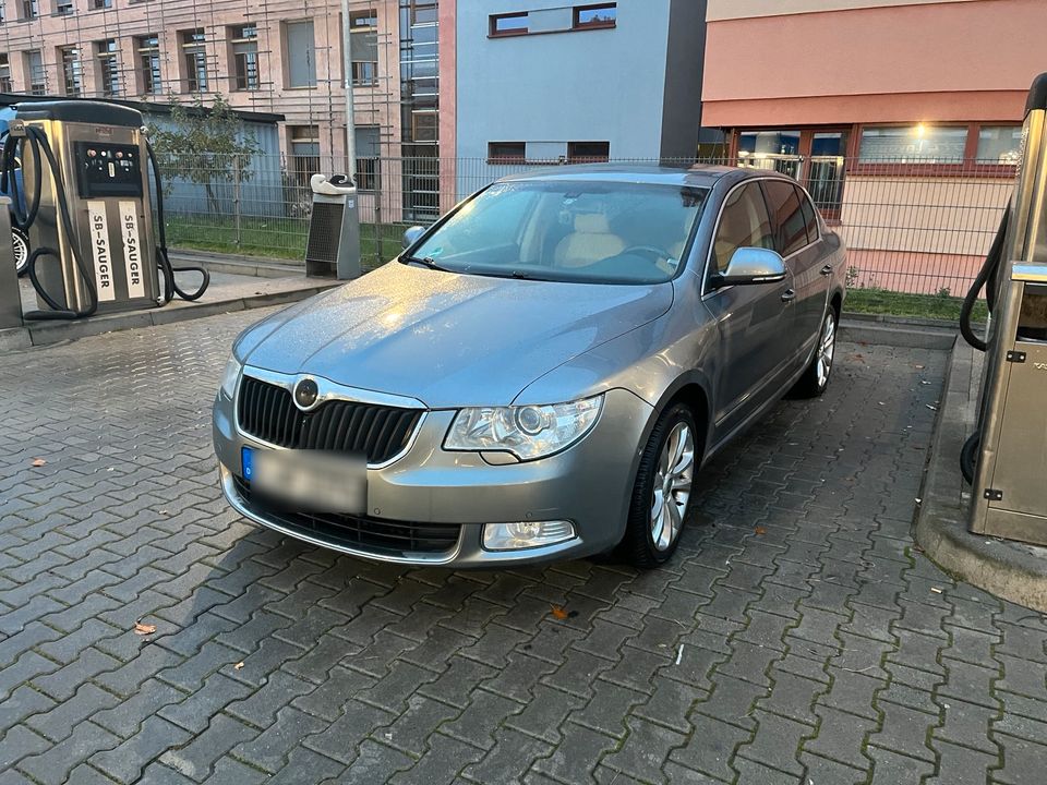 Skoda Superb 1.8 TSI DSG Elegance in Berlin