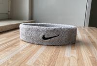 Nike Unisex Erwachsene Swoosh Headband/Stirnband grau Hessen - Bad Nauheim Vorschau