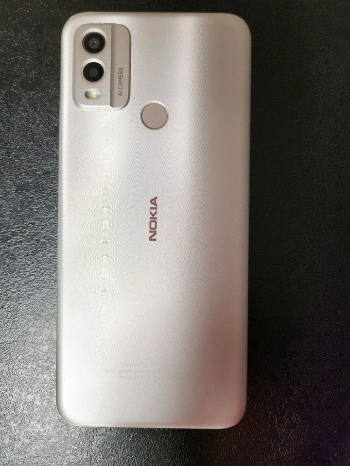 Nokia C22 Farbe Sand nagelneu in Göppingen