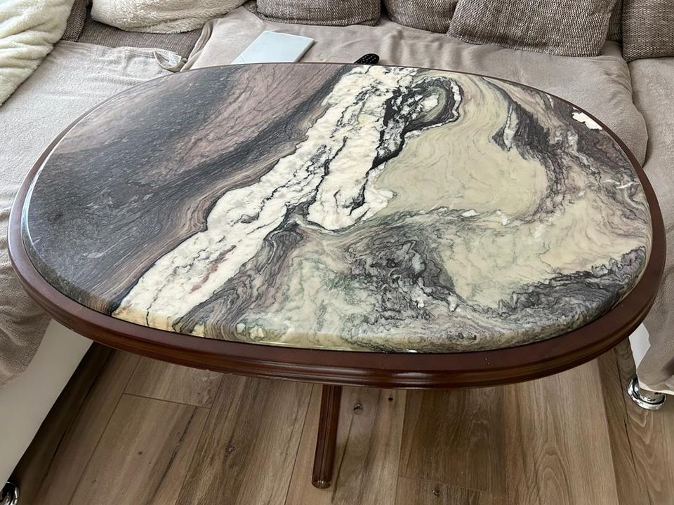 Robuster ovaler Tisch mit Auszug und Steinplatte in Leipzig