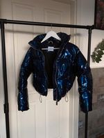 Bershka Croped Winterjacke - Gr. XS - blau holographic Leipzig - Möckern Vorschau