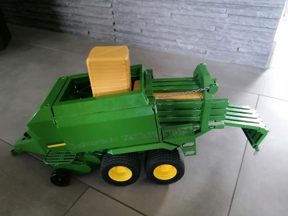 Ballenpresse Bruder John Deere in Selfkant