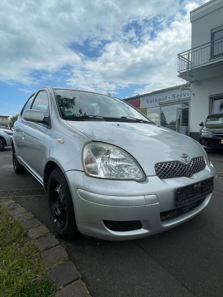 Toyota Yaris 1.3 2te Hand mit AHK und TüV 5/26 in Taunusstein