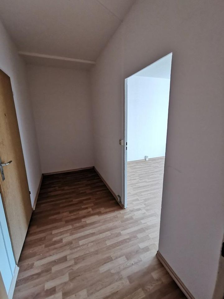 1-Zimmer-Wohnung mit Küche und Balkon im Wohngebiet Am Kuhberg 62 / 49 in Bad Elster