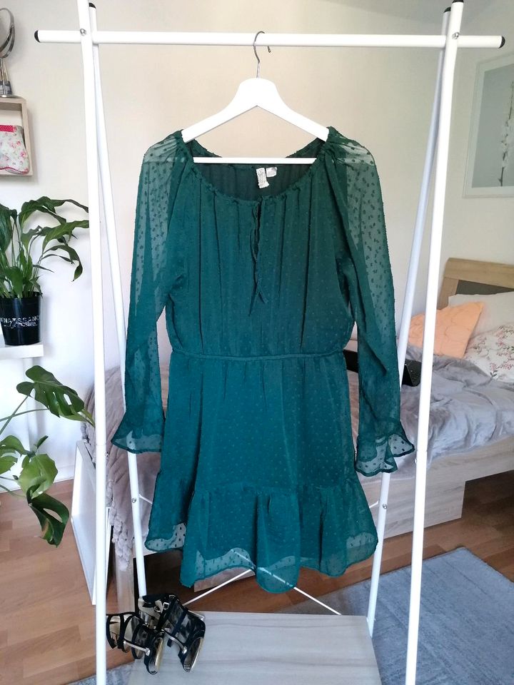 Chiffonkleid in Smaragdgrün in Chemnitz