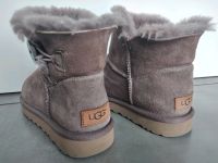 UGG Boots taupe 38 Mini Bailey Button Schuhe Damen Hessen - Petersberg Vorschau