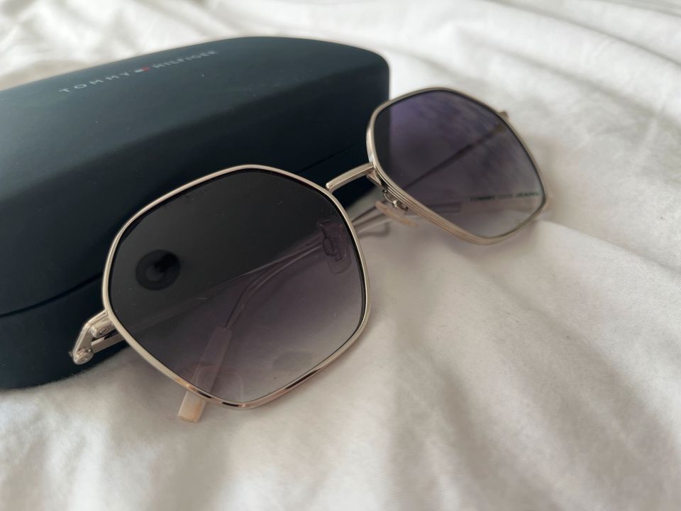 Tommy Hilfiger Sonnenbrille in Castrop-Rauxel