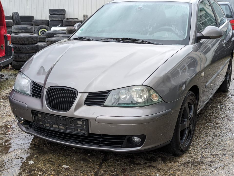 Seat Ibiza III 6L - Kotflügel Rechts Grau LS7U Beifahrerseite in Lippstadt