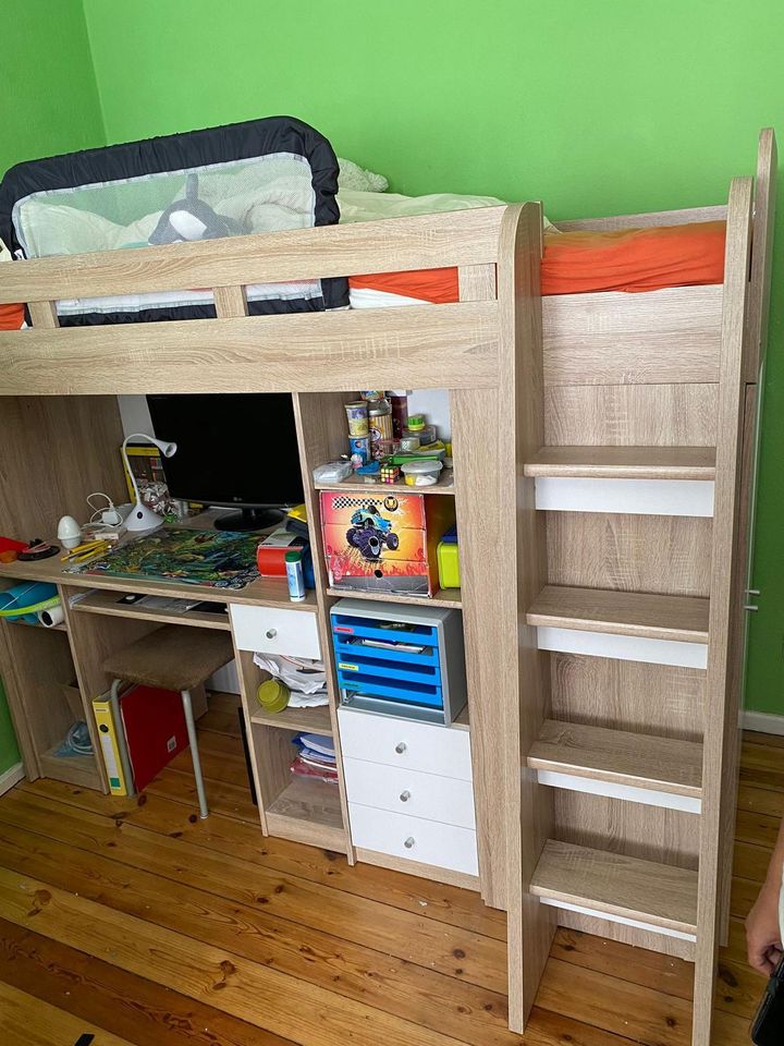 Hochbett Multifunktionsbett mit Schreibtisch Schrank in Berlin