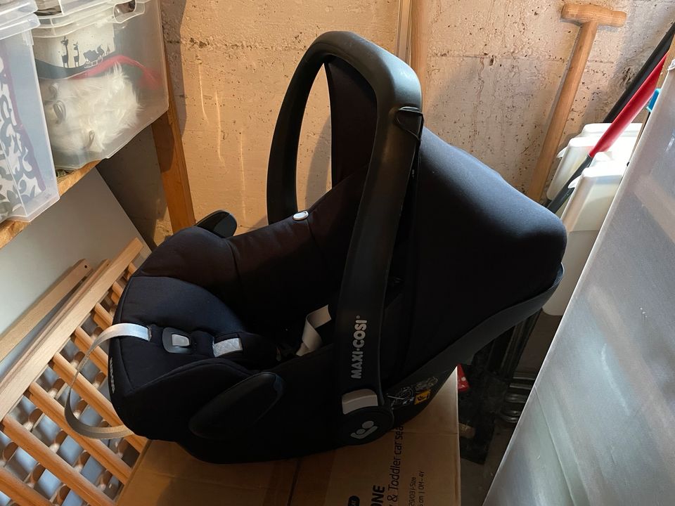 Maxi Cosi Babyschale Rock inkl. Isofix in Stuttgart