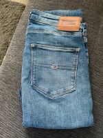 Damen Jeans Sylvia - Tommy Jeans in Blau - Gr. 27/32 Frankfurt am Main - Ostend Vorschau