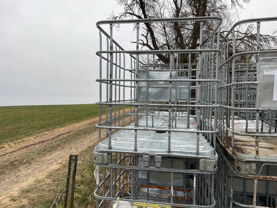 Gitterboxen IBC Container Boxen Brennholz in Röhl