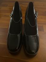 Plateau Riemen-Pumps Gr. 42 Schwarz Lack NEU Hessen - Kronberg im Taunus Vorschau