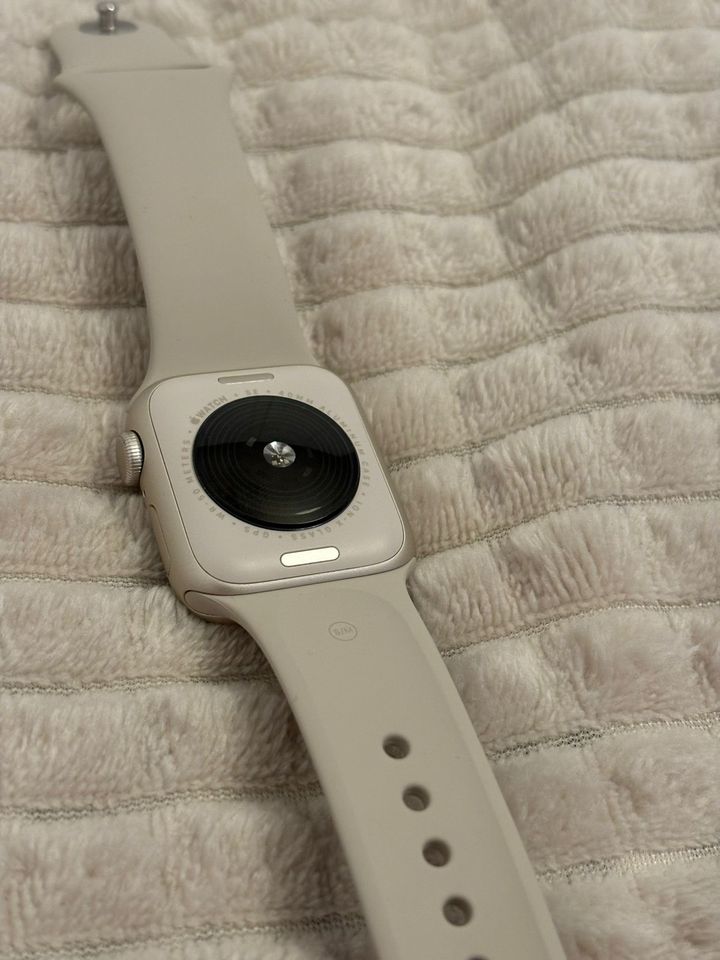 Apple Watch SE - 40mm in Hamburg