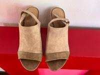 Pumps Esprit taupe Gr. 38 NEU Berlin - Mitte Vorschau