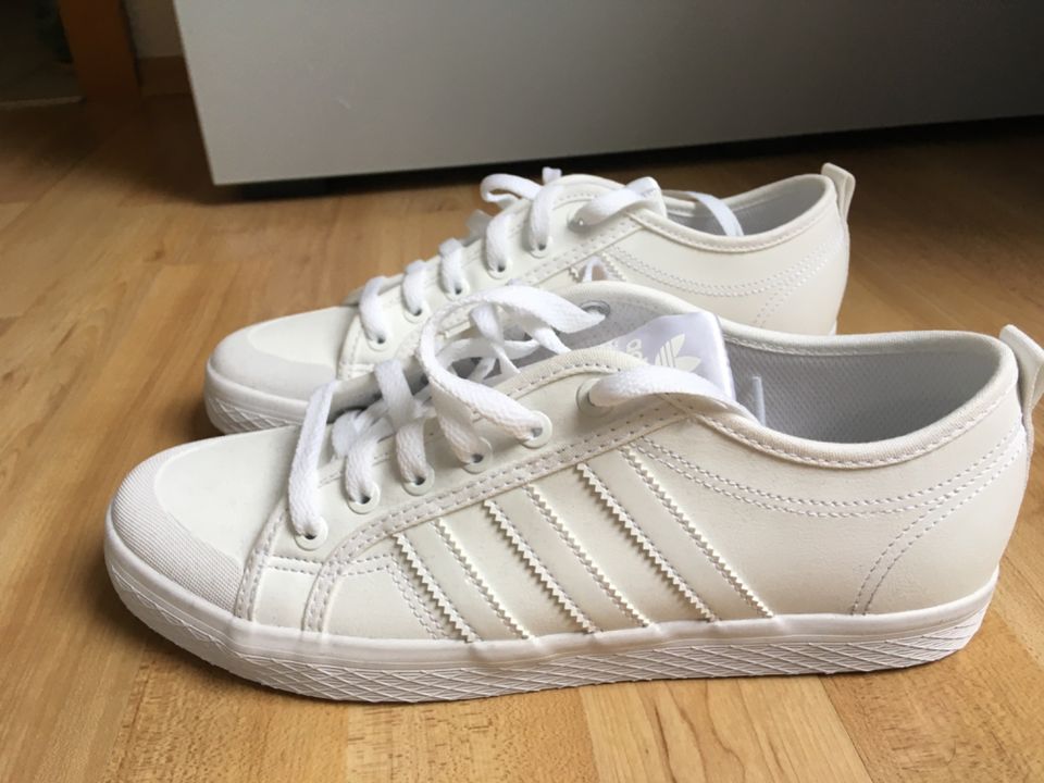 Sneaker (Frauen) weiß, Adidas, Honey Low, Gr. (US) 9,5; (D) 8; in Essen