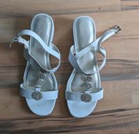 Weiße Sandalen Gr.41, neuwertig Nordrhein-Westfalen - Barntrup Vorschau