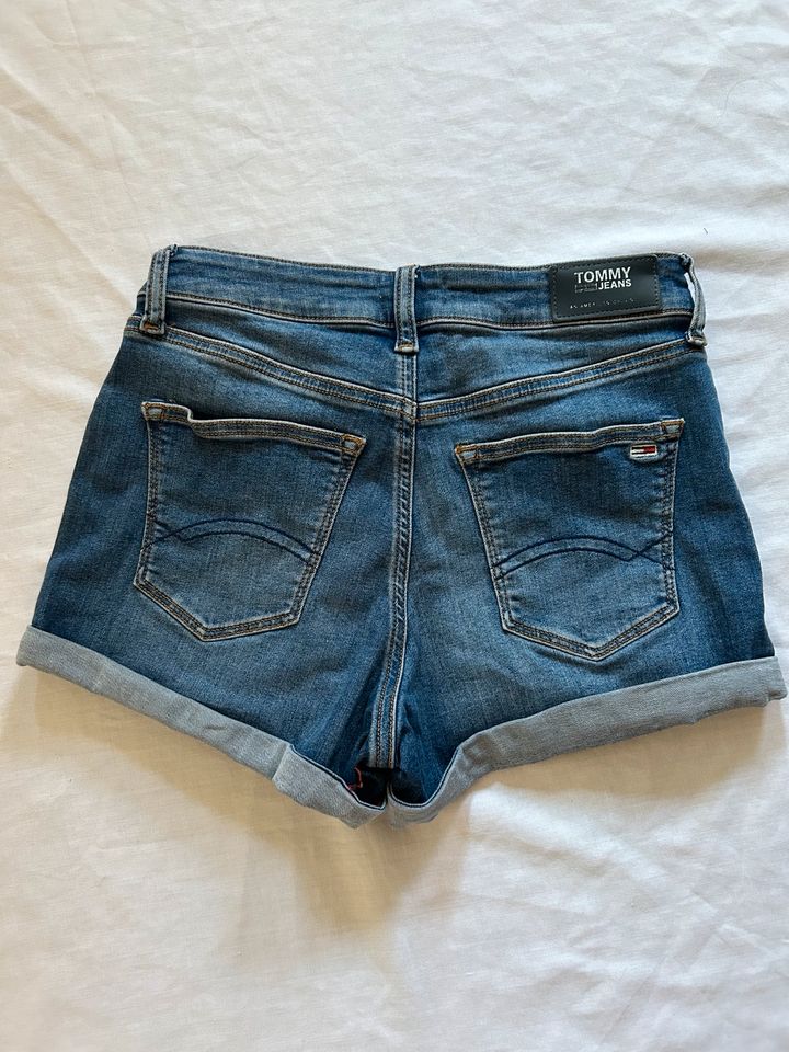 Tommy Jeans Mid rise Denim Shorts W26 in Minden