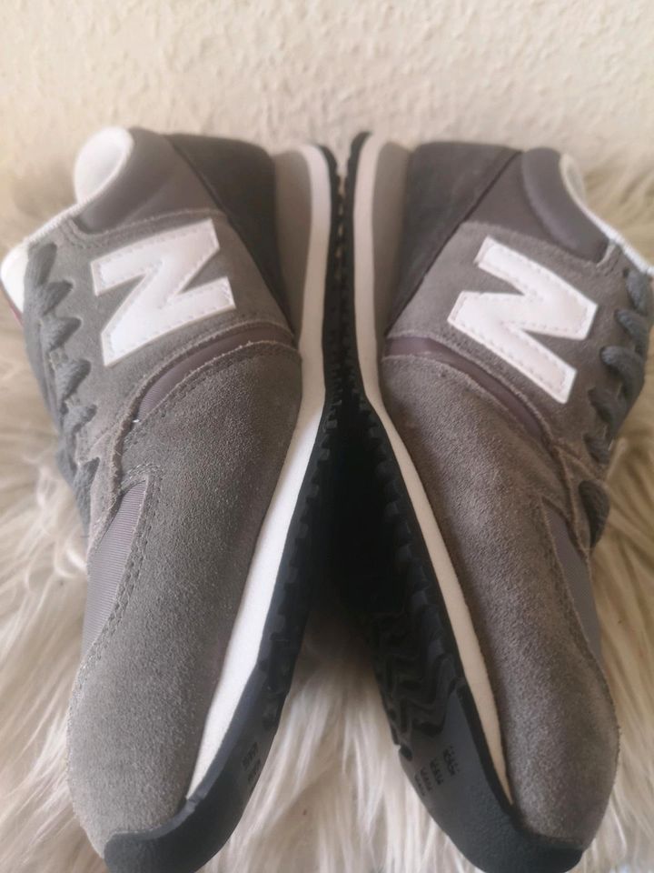 New Balance 420 Sneaker EU 37 Grau Weiß in Lüneburg