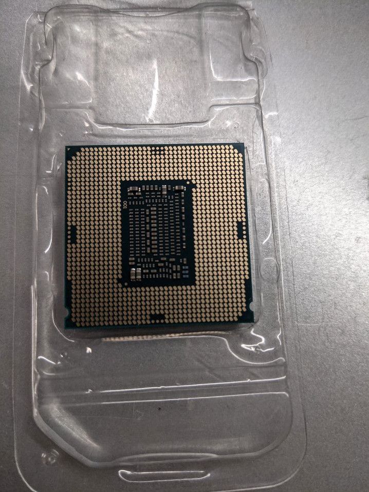 Intel Xeon E-2236 6 Core 12T 3.40-4.80GHz in Freiberg am Neckar