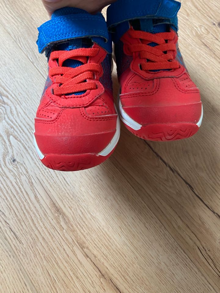 Sneaker rot-blau Gr. 29 in Veitshöchheim