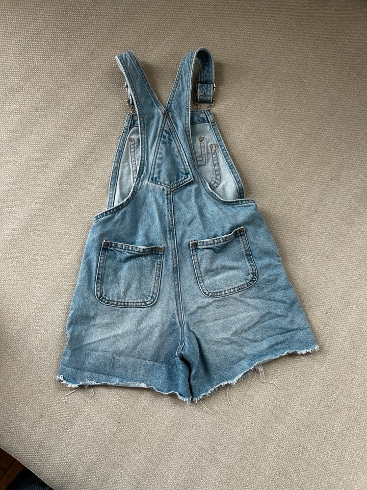 Zara Latzhose Jeans 128 hellblau blau Latz Hose in Kösching