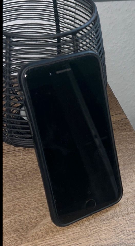 iPhone 8 64GB in schwarz in Ober-Ramstadt