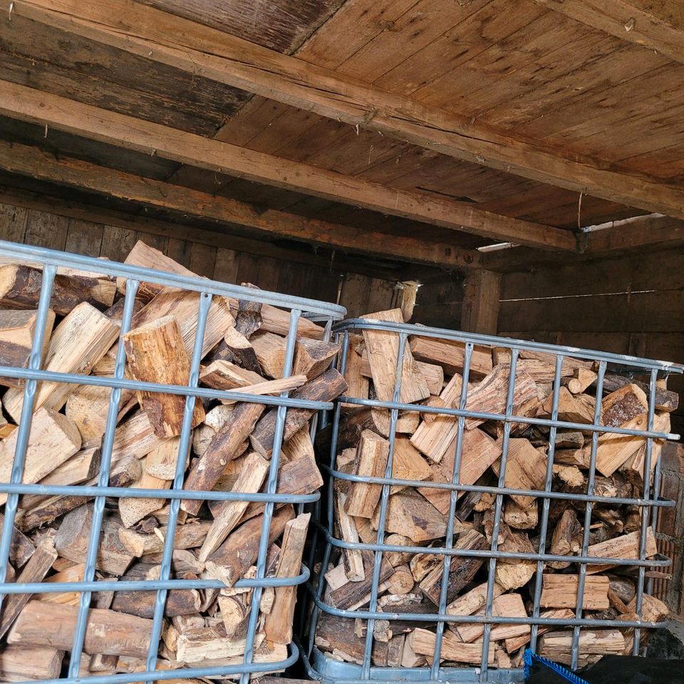 Holz Brennholz trocken drei Jahre alt in Ulm