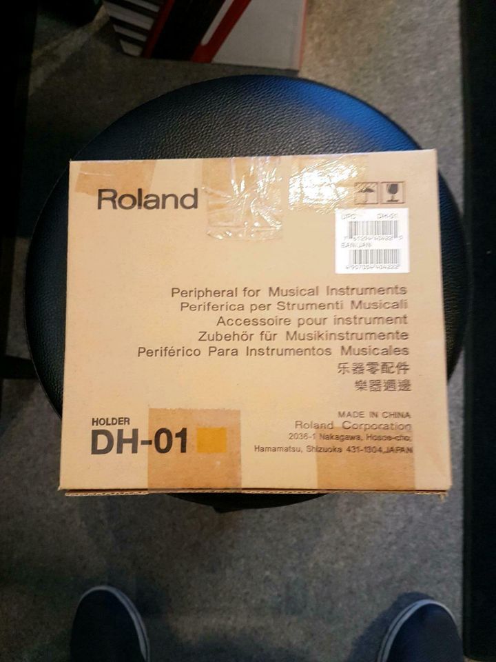 Roland CD Laufwerk & Halterung für Piano in Bad Driburg