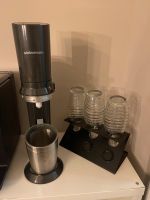 Sodastream Crystal mit 4 Karaffen & Halterung Nordrhein-Westfalen - Gelsenkirchen Vorschau